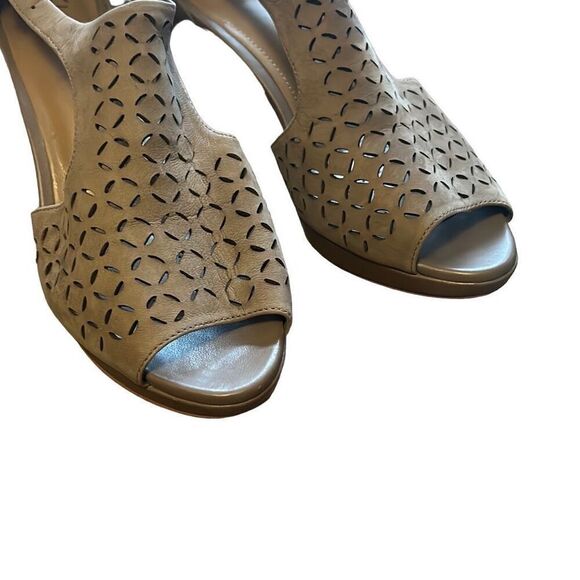 Clarks Artisan Suede Cut Out Chunky Platform Heels size 9.5 - Picture 2 of 7